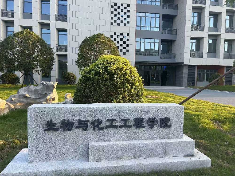 双牌县扬州职业大学体育场高杆灯项目